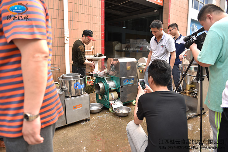 湖北客戶試機體驗魚丸加工成套設備